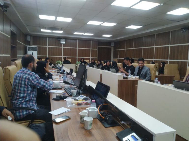 چند رسانه‌ای%