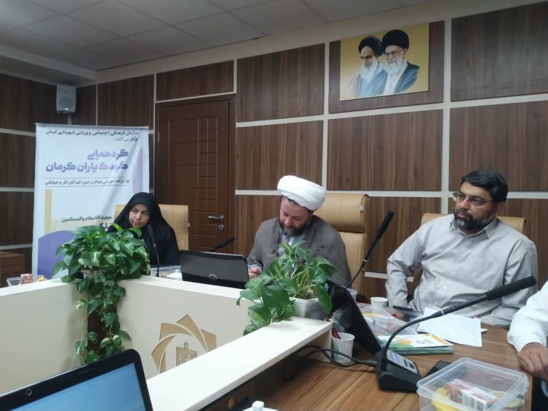 چند رسانه‌ای%