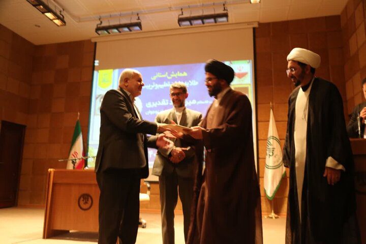 مدیران و معلمان برای رشد و تعالی خود برنامه داشته باشند%