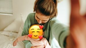 ایموجی‌ها دیگر از فرزند شما محافظت نمی‌کنند/ هشدارهایی درباره انتشار تصاویر کودکان در فضای مجازی%