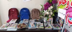 تهیه وبسته بندی پک های لوازم التحریر خیرین گرامی در مرکز حمایتی حامی کودکان آفتاب%