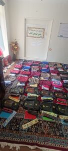 تهیه وبسته بندی پک های لوازم التحریر خیرین گرامی در مرکز حمایتی حامی کودکان آفتاب%