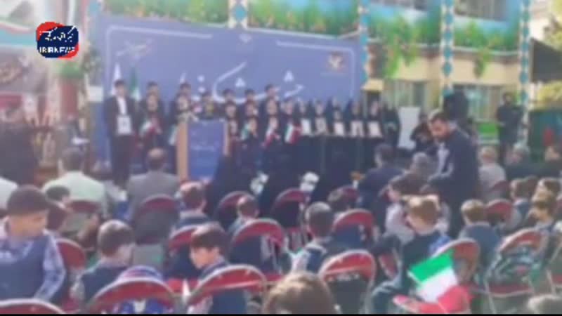 دانش آموزان در جشن شکوفه ها جای ۲۶ دانش آموز دفاع مقدس ۱۲ روزه را خالی کردند.
