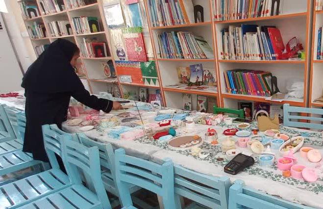 روایت تصویری از نمایشگاه دست‌سازه‌هایی که نوجوانان هنرمند شیرازی را به آرزوی خود می‌رساند%