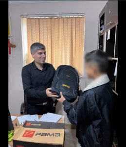 توزیع بیش از 200 بسته کامل مدرسه در میان کودکان کار و ایتام%