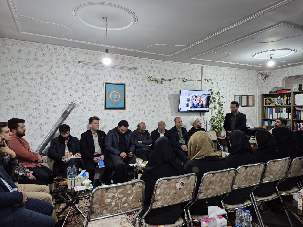 نشست حجت الاسلام ملکی، مسئول شتابدهنده اجتماعی کودکیار ایران، با فعالان حوزه کودک و مسئولان مرتبط با کودکان کار%