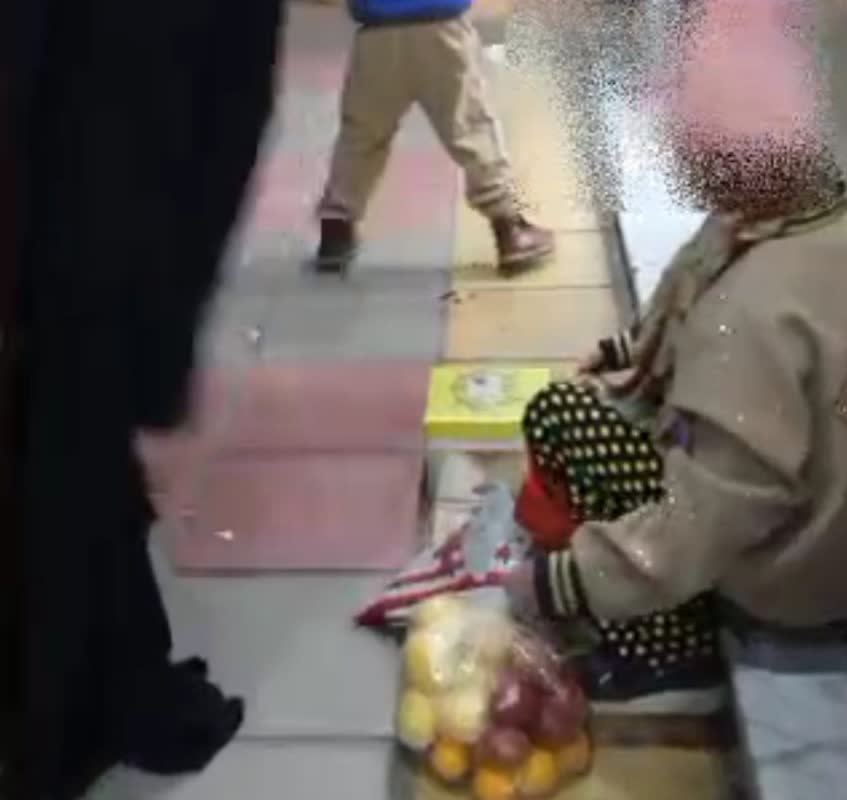 توزیع میوه شب یلدا به کودکان کار و خیابان و خانواده های نیازمند