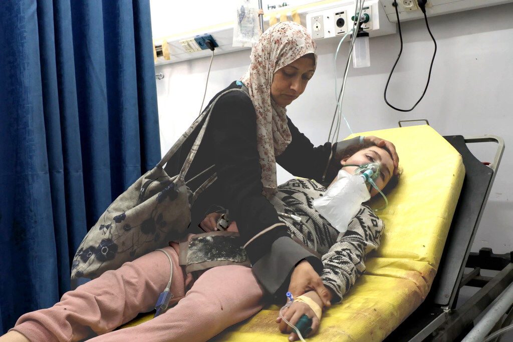 کودکان بیمار غزه منتظر بازگشایی گذرگاه ها/جان باختن هزار و ۲۰۰ بیمار