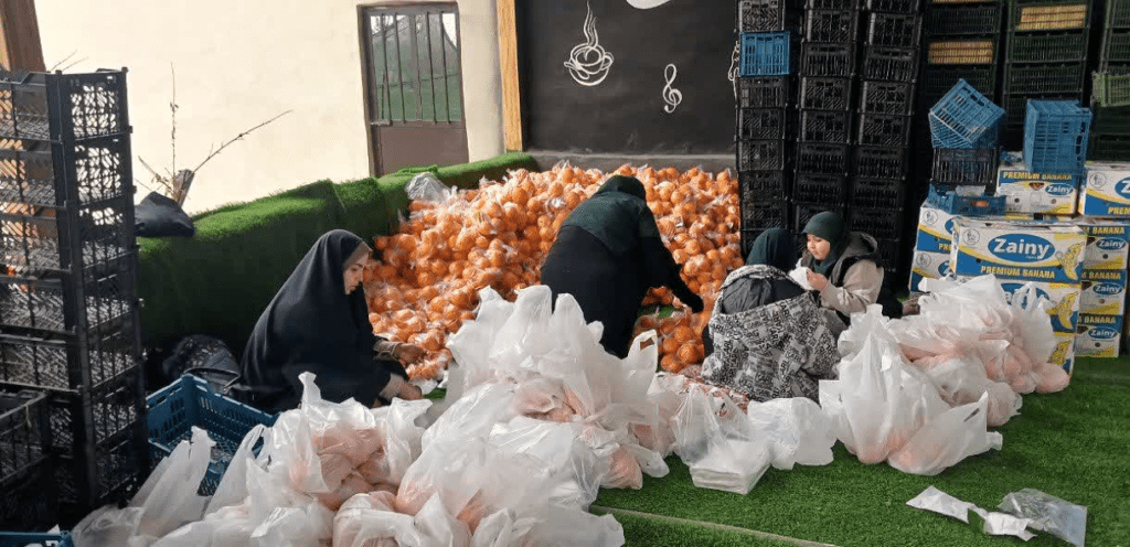 توزیع ۲ هزار بسته معیشتی ویژه کودکان کار در شهرری به مناسبت یلدا%