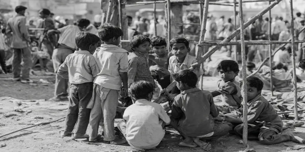 اهمیت ایجاد فضاهای امن برای بازی و تفریح کودکان کار%