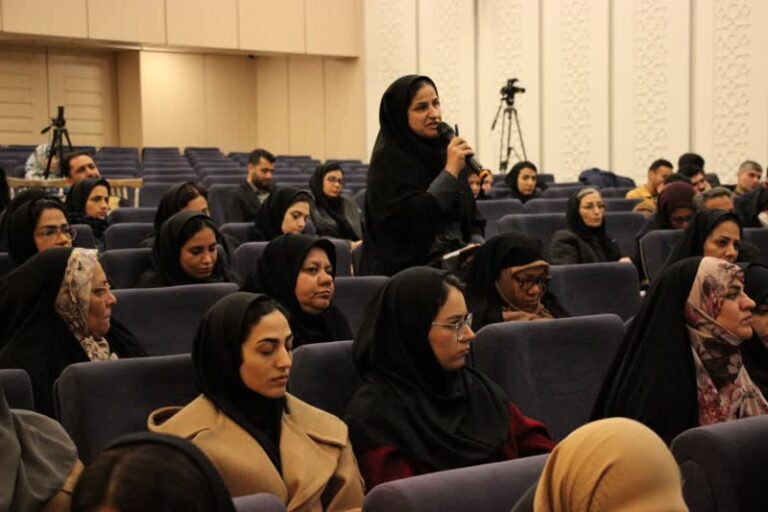 چند رسانه‌ای%