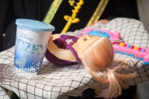 اهدای لباسهای شهیده ملینا اسدی به موزه دفاع مقدس کرمانشاه%