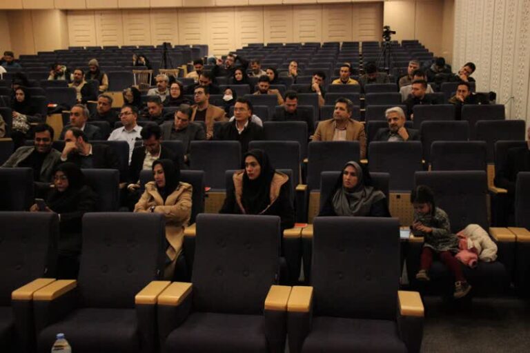 چند رسانه‌ای%