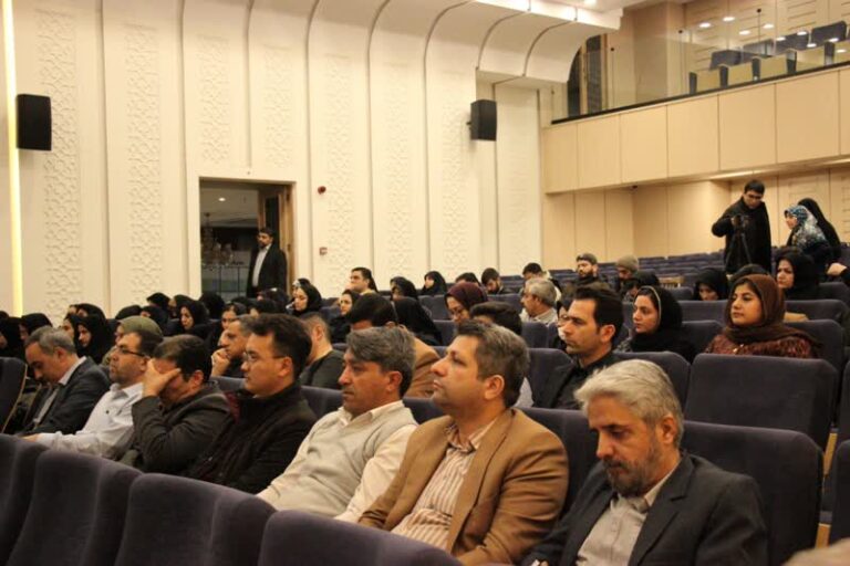 چند رسانه‌ای%