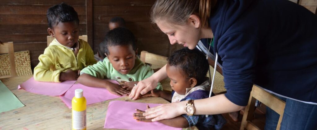 راه‌های کمک به کودکان کار بدون پول%