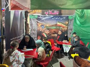 کلاس درس در دل میدان؛ وقتی عشق به آموزش مرزهای مدرسه را می‌شکند%