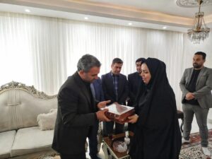دیدار معاون وزیر با خانواده‌های شهید فرهنگی، شهید دانش‌آموز و جانباز فرهنگی جنگ رمضان%