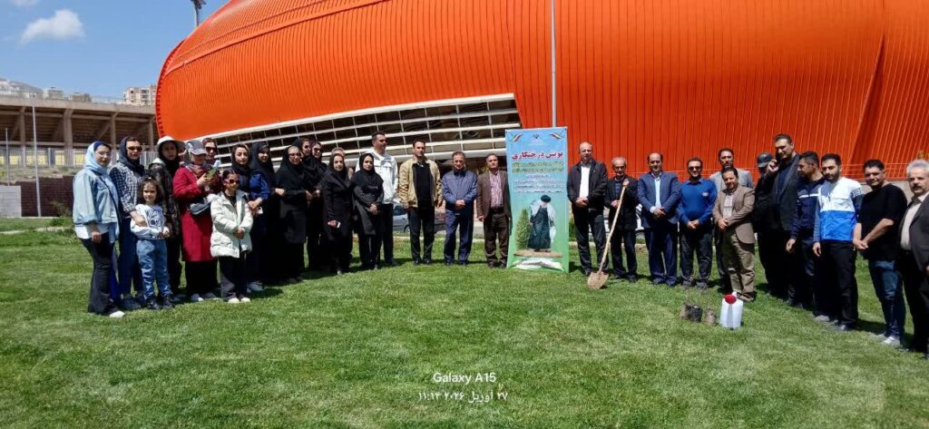 کاشت نهال به یاد شهدای جنگ تحمیلی در کردستان%