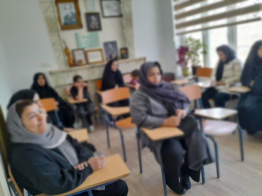 برگزاری کارگاه با عنوان (مدیریت احساسات در جنگ) توسط #موسسه_نسل_سبز شهرستان #اراک برای والدین کودکان کار و خدمت‌گیرندگان این موسسه با هدف آگاهی در مورد احساسات و هیجانات، مدیریت احساسات در خود و فرزند و....%