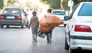 مددکار اجتماعی: خرید از کودکان کار کمک نیست/ آن‌ها را به سمت تحصیل سوق دهیم%
