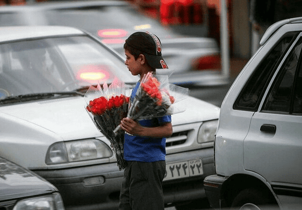 زندگی این کودکان پشت چراغ قرمز می‌گذرد%